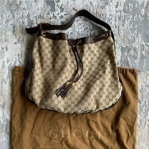 Gucci Interlocking GG drawstring hobo, beautiful condition.